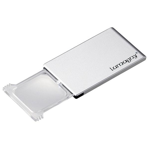 持ち運びの便利なカード式ルーペ。低価格ながらLEDライト&amp;スライド式で機能も兼ね備えています。倍率:2倍■倍率：2倍■レンズサイズ：L39mm×W45mm■ケースサイズ：55mm×95mm×厚み7mm■素材：ABS、レンズ/アクリル...