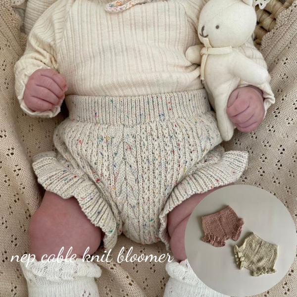 ・素材構成: 97%綿、3%ポリエステル・size: 73 / 80 / 90 / 100・color: white / pink・トレンドのつぶつぶが可愛いケーブルニットのブルマ・裾がフリルになっていて可愛らしいシルエットです・white...