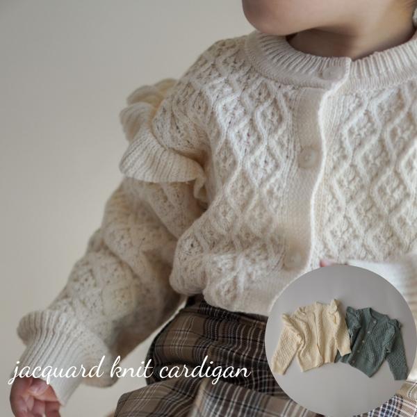 ・素材構成: 95%綿、5%ポリエステル・size:  73 / 80 / 90 / 100・color: ivory / blue gray・ジャガード編みの模様と方のフリルが可愛いニットカーディガン・色味も可愛いです・しっかりとしたニッ...