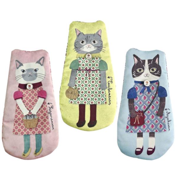 【メール便送料無料】どことなくノスタルジーを感じさせるシャビーシックな色合い。艶のあるサテン生地に包まれた手書き感のある『おめかしさんたち』。ファスナー側のレトロ風なプリントにもこだわりました。少しだけ中綿が入っているのでふんわり感がありま...