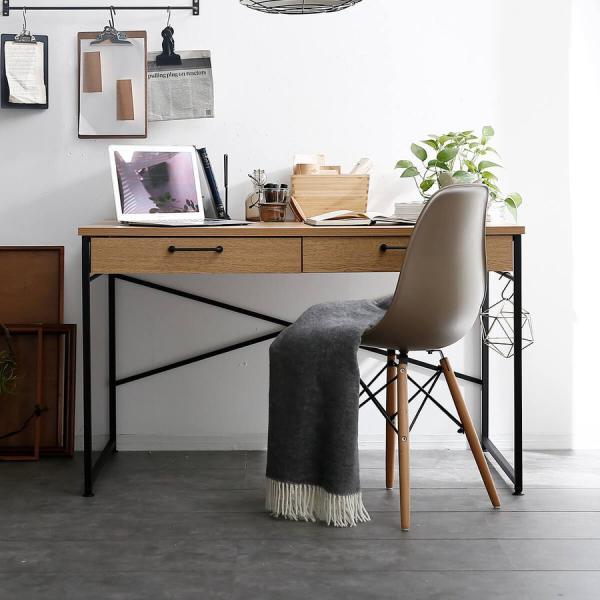 木目調天板とマットスチールがおしゃれな、シンプルなインダストリアル調のデスク【幅120cm】です【サイズ】 幅120x奥行70x高さ72cm【素　材】 甲板：合成樹脂化粧繊維板本体：プリント紙化粧繊維板スチール：エポキシ樹脂塗装【カラー】 ...