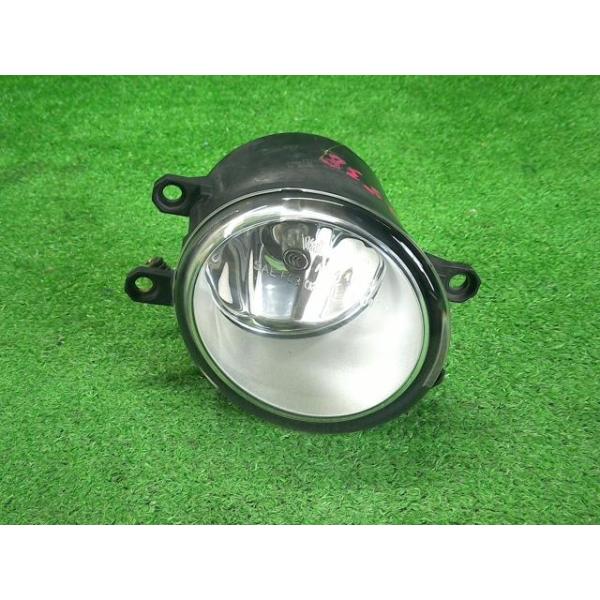 プリウス DAA-ZVW30 右フォグランプ S 2ZR-FXE CVT 1F7 ヴァレオ 81025