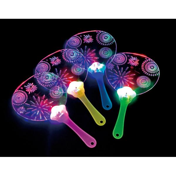 光るうちわ 花火柄　92個セット販売花火柄に光る夏に大人気のうちわ。ボタンを押すと光り方が変わります。夏のイベントにぴったりのアイテムです。●個装形態 包装袋●材質 PS・PP●色・柄 4色取混ぜ●カートンサイズ 52×65×50cm●カー...