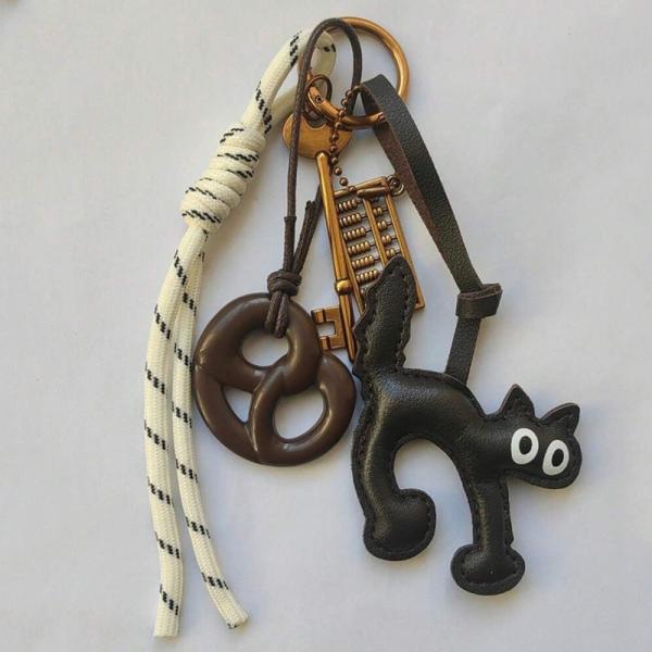 ☆ ホワイト ☆ バッグチャーム プレッツェルチャーム ねこ バッグアクセサリー バッグチャーム パラコード キーホルダー キーチャーム