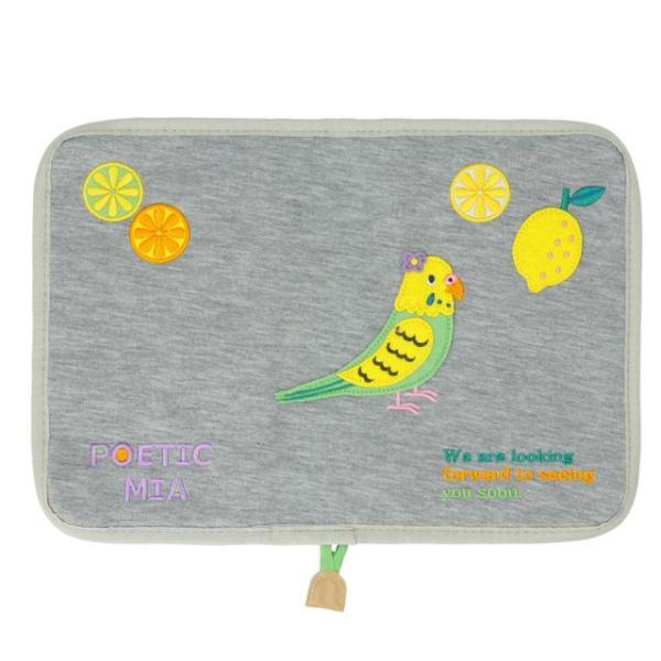 他サイト： ☆ ミア（インコ） 母子手帳ケース 使いやすい POETIC マルチケース キリン バンビ イヌ ゾウ ブタ ネコ ニックナック 出産祝い ポピンズの商品画像