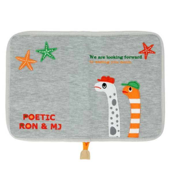 他サイト： ☆ ロンとMJ（チンアナゴ） 母子手帳ケース 使いやすい POETIC マルチケース キリン バンビ イヌ ゾウ ブタ ネコ ニックナック 出産祝いの商品画像