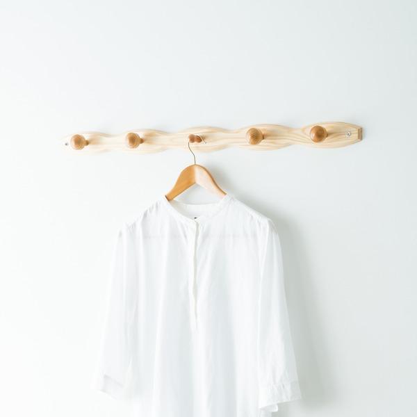 壁掛けフック 木製 天然木 北欧風 ウォールハンガー コート掛け 帽子掛け 省スペース 壁掛けハ ウォールフック 幅85cm 玄関やトイレに コート掛け 30本セット コートハンガー 波型 ナチュラル