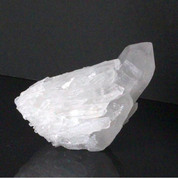 【天然石の意味・言われ】水晶　クラスター[クォーツ]：浄化・幸せをもたらす天然石の基本・自己成長の象徴【サイズ】 66ｍｍ×42ｍｍ×38ｍｍ（水晶原石クラスターの最長部計測）【重量】 100ｇ【産地】 ヒマラヤ■天然石情報：水晶■石言葉（...