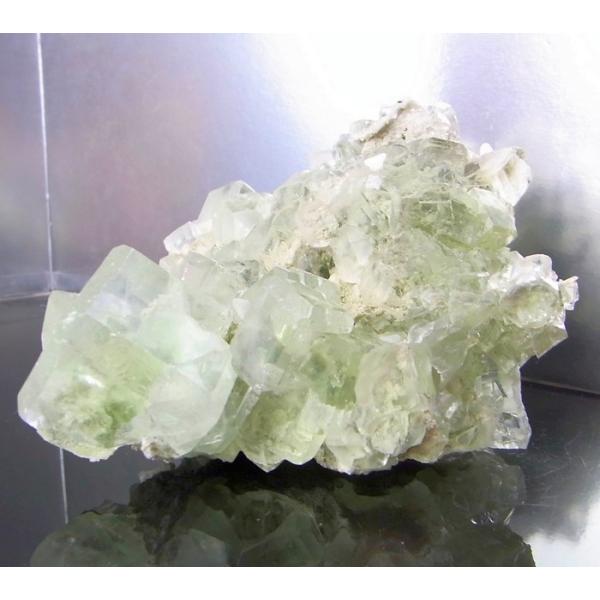 【天然石の意味・言われ】　フローライト[蛍石]：精神を集中させ直感力を高め未来を指し示す・清浄な心【素材】フローライト： 123mm×100mm×73mm（原石の最長部計測）【重量】 581g【産地】中国 浙江省■天然石情報：フローライト■...