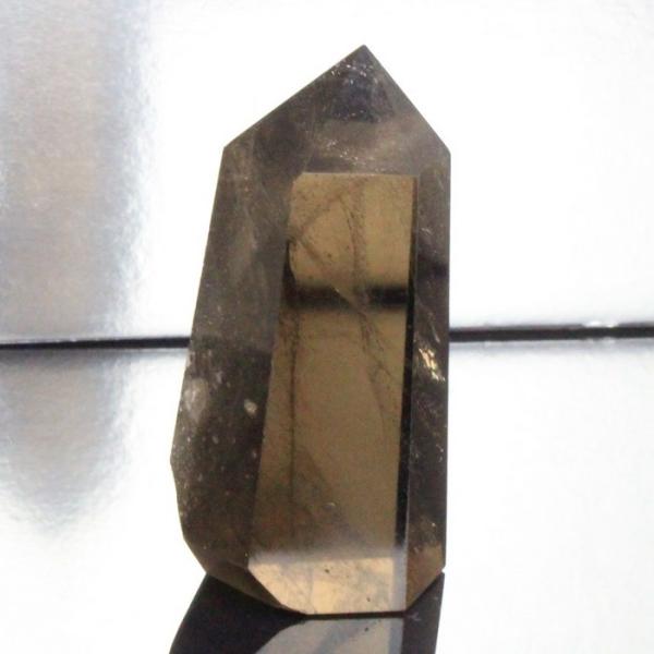 【天然石の意味・言われ】スモーキークォーツ[煙水晶]：理想を現実化する、無気力な自分からの脱却、悪癖の改善。争い事に勝つ。【サイズ】 63mm×28mm×23mm（原石の最長部計測）【重量】 73g【産地】 ブラジル■天然石情報：スモーキー...