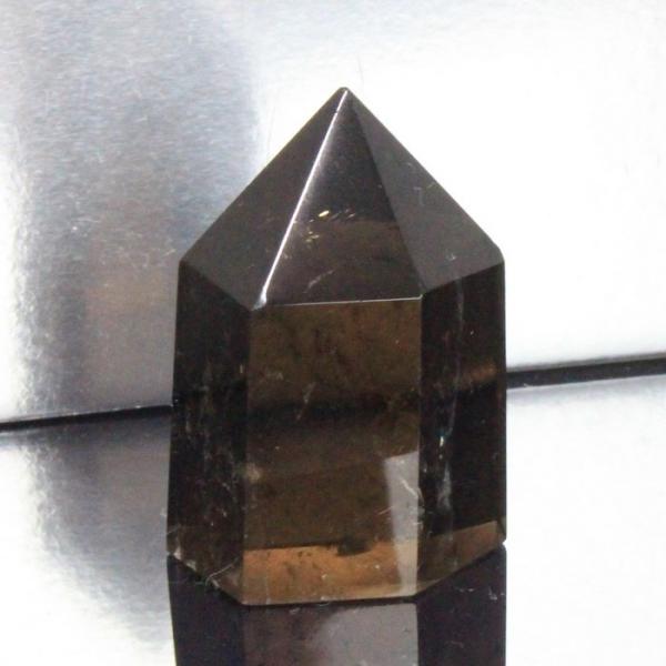 【天然石の意味・言われ】スモーキークォーツ[煙水晶]：理想を現実化する、無気力な自分からの脱却、悪癖の改善。争い事に勝つ。【サイズ】 45mm×25mm×28mm（原石の最長部計測）【重量】 50g【産地】 ブラジル■天然石情報：スモーキー...