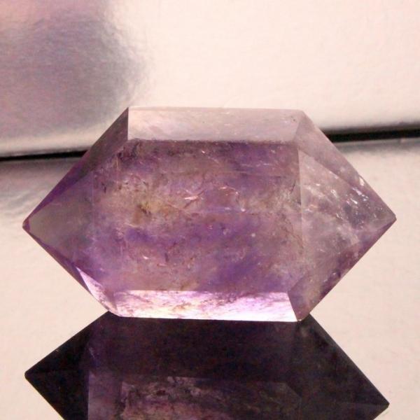 【天然石の意味・言われ】アメジスト[紫水晶]：真実の愛、直感力を高める・強い魔よけのパワー【サイズ】 55mm×30mm×15mm（原石の最長部計測）【重量】 43g【産地】 ブラジル■天然石情報：アメジスト■石言葉（意味・効果）：誠実、心...