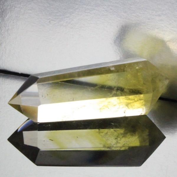 【天然石の意味・言われ】シトリン[黄水晶]：富と幸運の象徴。事業運・金運・貯蓄を高める。対人関係の悩み解決。困難の克服。【サイズ】 84mm× 28mm× 21mm（原石の最長部計測）【重量】 76g【産地】　ブラジル■天然石情報：シトリン...