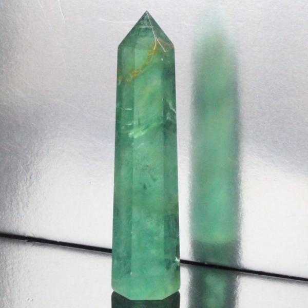 【天然石の意味・言われ】フローライト[蛍石]：精神を集中させ直感力を高め未来を指し示す・清浄な心【サイズ】 121mm× 28mm× 25mm（原石の最長部計測）【重量】 159g【産地】中国 浙江省■天然石情報：フローライト■石言葉（意味...