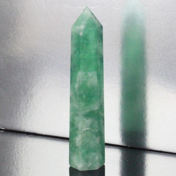 【天然石の意味・言われ】フローライト[蛍石]：精神を集中させ直感力を高め未来を指し示す・清浄な心【サイズ】 118mm× 24mm× 21mm（原石の最長部計測）【重量】 132g【産地】中国 浙江省■天然石情報：フローライト■石言葉（意味...