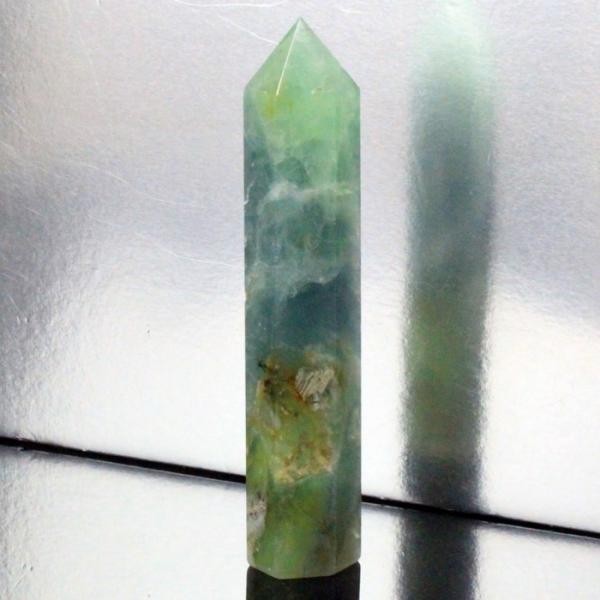 【天然石の意味・言われ】フローライト[蛍石]：精神を集中させ直感力を高め未来を指し示す・清浄な心【サイズ】 115mm× 23mm× 18mm（原石の最長部計測）【重量】 108g【産地】中国 浙江省■天然石情報：フローライト■石言葉（意味...