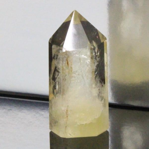 【パワーストーンの意味・言われ】シトリン[黄水晶]：富と幸運の象徴。事業運・金運・貯蓄を高める。対人関係の悩み解決。困難の克服。【サイズ】 51mm× 24mm× 20mm（原石の最長部計測）【重量】 43g【産地】　ブラジル■天然石情報：...