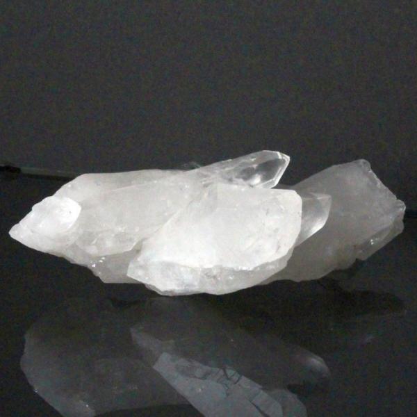 【パワーストーンの意味・言われ】水晶　クラスター[クォーツ]：浄化・幸せをもたらす天然石の基本・自己成長の象徴【サイズ】 119mm× 64mm× 37mm（原石の最長部計測）【重量】 250g【産地】　ブラジル■天然石情報：水晶■石言葉（...