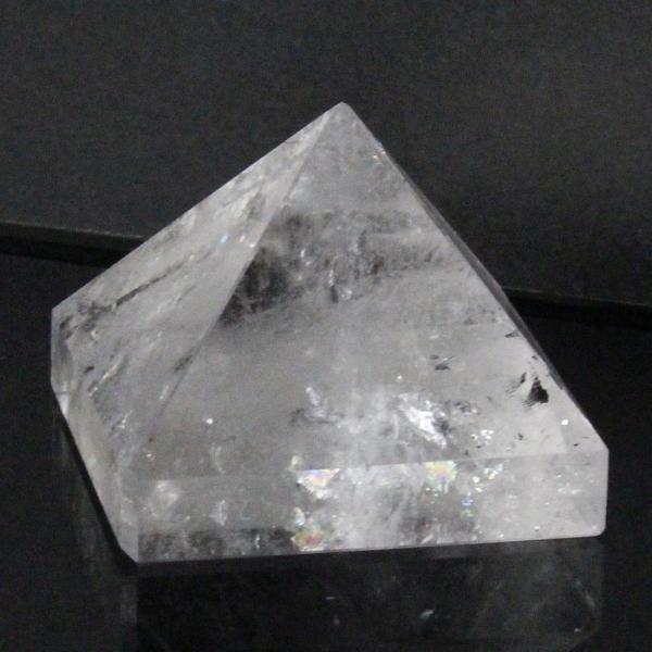 【パワーストーンの意味・言われ】水晶[クォーツ]：浄化・幸せをもたらす天然石の基本・自己成長の象徴【サイズ】 42mm×42mm×35mm（原石の最長部計測）【重量】 83g【産地】　ブラジル■天然石情報：水晶■石言葉（意味・効果）：調和・...