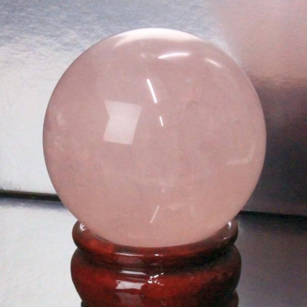 【パワーストーンの意味・言われ】ローズクォーツ[紅水晶]：さらに女性らしく・恋愛の成就のお守り・美と芸術の星【サイズ】直径 55mm【重量】 241g【産地】　ブラジル■天然石情報：ローズクォーツ■石言葉（意味・効果）：愛の告白、恋愛成就、...