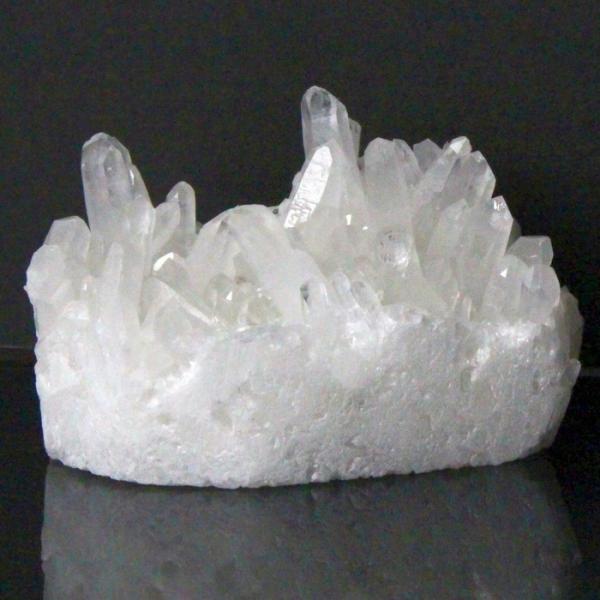 【パワーストーンの意味・言われ】水晶　クラスター[クォーツ]：浄化・幸せをもたらす天然石の基本・自己成長の象徴【サイズ】 70mm× 47mm× 46mm（原石の最長部計測）【重量】 186g【産地】　中国 四川省■天然石情報：水晶■石言葉...