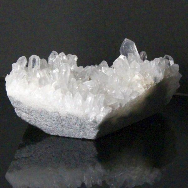 【パワーストーンの意味・言われ】水晶　クラスター[クォーツ]：浄化・幸せをもたらす天然石の基本・自己成長の象徴【サイズ】 78mm× 56mm× 33mm（原石の最長部計測）【重量】 123g【産地】　中国 四川省■天然石情報：水晶■石言葉...