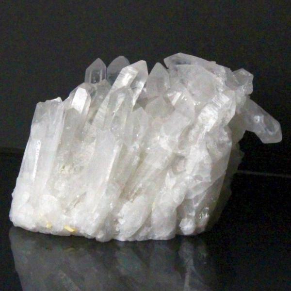 【パワーストーンの意味・言われ】水晶　クラスター[クォーツ]：浄化・幸せをもたらす天然石の基本・自己成長の象徴【サイズ】 55mm× 54mm× 43mm（原石の最長部計測）【重量】 141g【産地】　中国 四川省■天然石情報：水晶■石言葉...