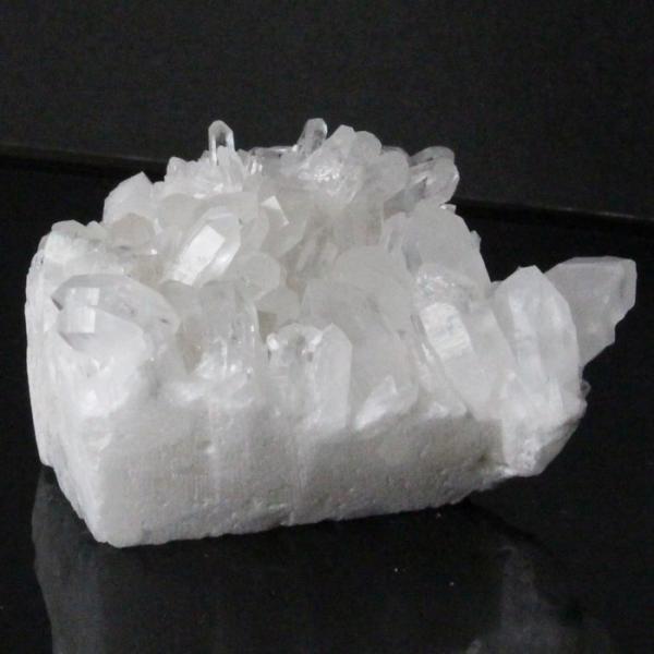 【パワーストーンの意味・言われ】水晶　クラスター[クォーツ]：浄化・幸せをもたらす天然石の基本・自己成長の象徴【サイズ】 60mm× 57mm× 27mm（原石の最長部計測）【重量】 117g【産地】　中国 四川省■天然石情報：水晶■石言葉...