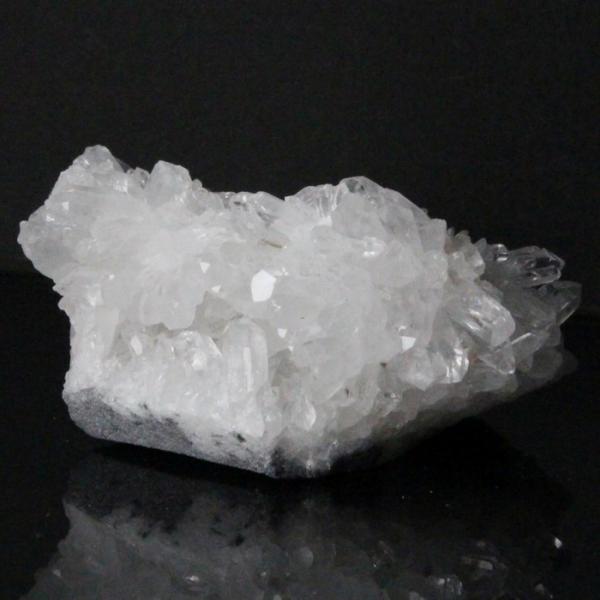 【パワーストーンの意味・言われ】水晶　クラスター[クォーツ]：浄化・幸せをもたらす天然石の基本・自己成長の象徴【サイズ】 74mm× 53mm× 36mm（原石の最長部計測）【重量】 140g【産地】　中国 四川省■天然石情報：水晶■石言葉...