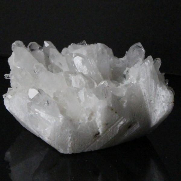 【パワーストーンの意味・言われ】水晶　クラスター[クォーツ]：浄化・幸せをもたらす天然石の基本・自己成長の象徴【サイズ】 67mm× 65mm× 39mm（原石の最長部計測）【重量】 180g【産地】　中国 四川省■天然石情報：水晶■石言葉...