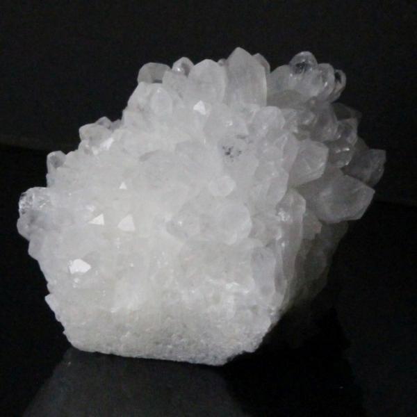 【パワーストーンの意味・言われ】水晶　クラスター[クォーツ]：浄化・幸せをもたらす天然石の基本・自己成長の象徴【サイズ】 58mm× 51mm× 42mm（原石の最長部計測）【重量】 144g【産地】　中国 四川省■天然石情報：水晶■石言葉...