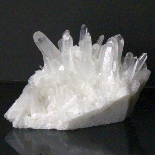 【パワーストーンの意味・言われ】水晶　クラスター[クォーツ]：浄化・幸せをもたらす天然石の基本・自己成長の象徴【サイズ】 72mm× 49mm× 46mm（原石の最長部計測）【重量】 122g【産地】　中国 四川省■天然石情報：水晶■石言葉...