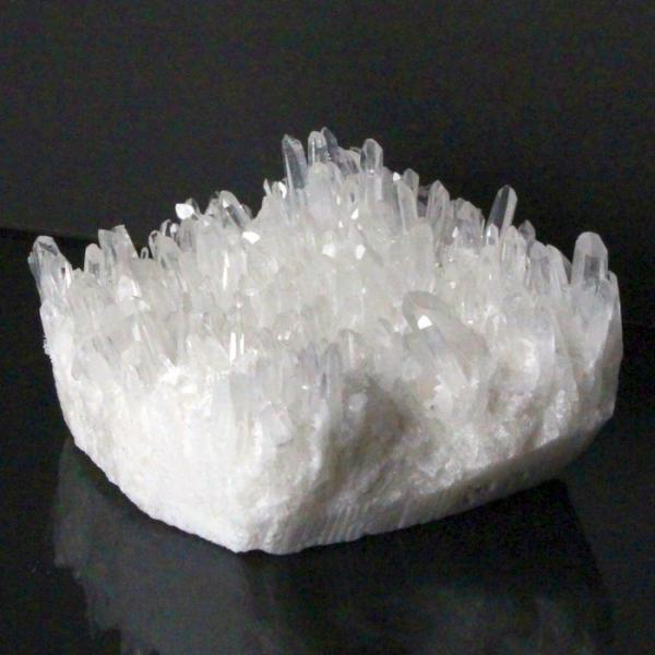 【パワーストーンの意味・言われ】水晶　クラスター[クォーツ]：浄化・幸せをもたらす天然石の基本・自己成長の象徴【サイズ】 79mm× 72mm× 43mm（原石の最長部計測）【重量】 361g【産地】　中国 四川省■天然石情報：水晶■石言葉...