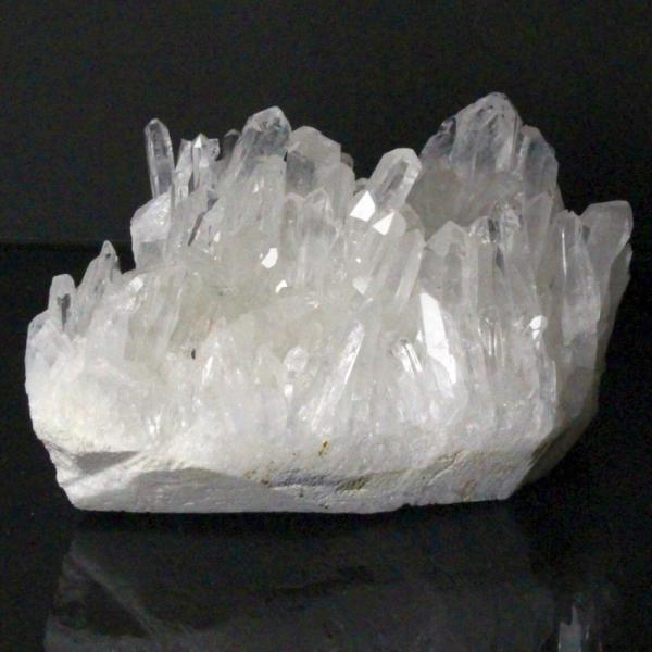 【パワーストーンの意味・言われ】水晶　クラスター[クォーツ]：浄化・幸せをもたらす天然石の基本・自己成長の象徴【サイズ】 118mm× 86mm× 55mm（原石の最長部計測）【重量】 706g【産地】　中国 四川省■天然石情報：水晶■石言...