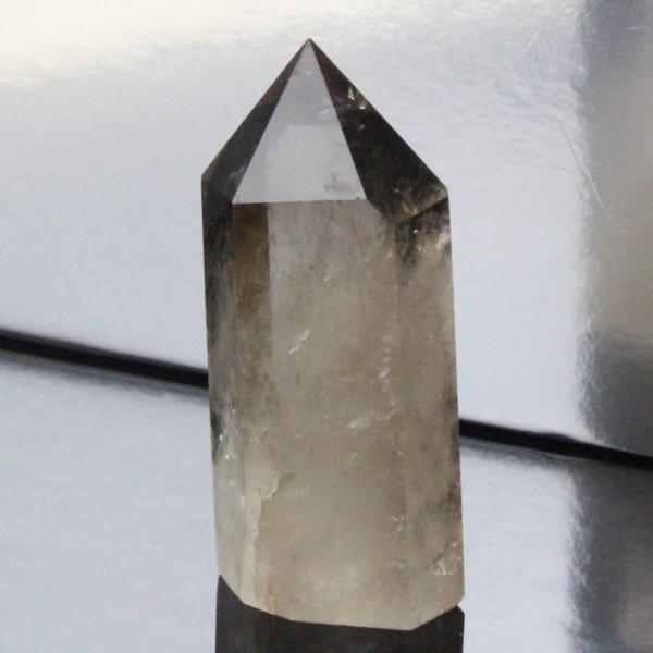 【パワーストーンの意味・言われ】スモーキークォーツ[煙水晶]：理想を現実化する、無気力な自分からの脱却、悪癖の改善。争い事に勝つ。【サイズ】 66mm×30mm×24mm（原石の最長部計測）【重量】 78gブラジル■天然石情報：スモーキーク...