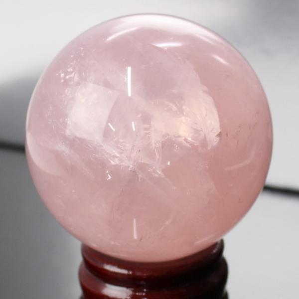 ローズクォーツ丸玉 大玉73mmの魅力とは？