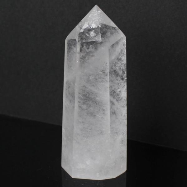 存在感抜群の天然水晶ポイントの魅力と活用法
