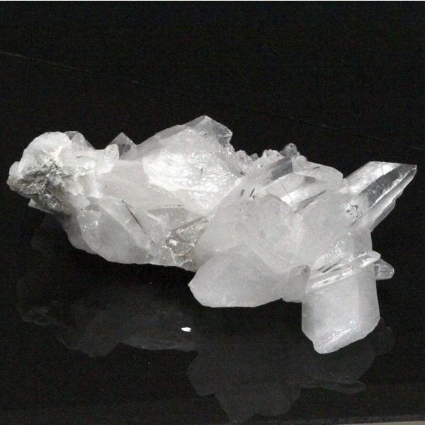【天然石の意味・言われ】水晶　クラスター[クォーツ]：浄化・幸せをもたらす天然石の基本・自己成長の象徴【サイズ】 112ｍｍ×78ｍｍ×38ｍｍ（水晶原石クラスターの最長部計測）【重量】 211ｇ【産地】 ブラジル■天然石情報：水晶■石言葉...