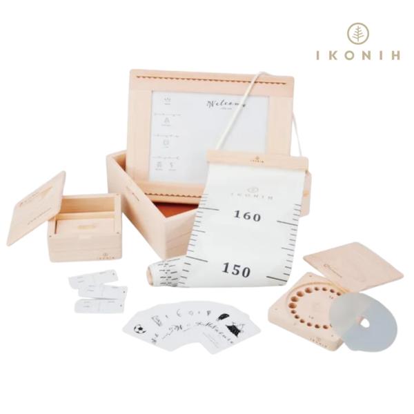 成長の記録と想い出を大切に保管できる、檜のメモリアルボックスです。お子さまが生まれてからの軌跡、大切な想い出をまとめて1箱に保管できます。ファーストアートカード、へその緒・ファーストヘアケース、身長計タペストリー、乳歯ケース、選び取りカード...