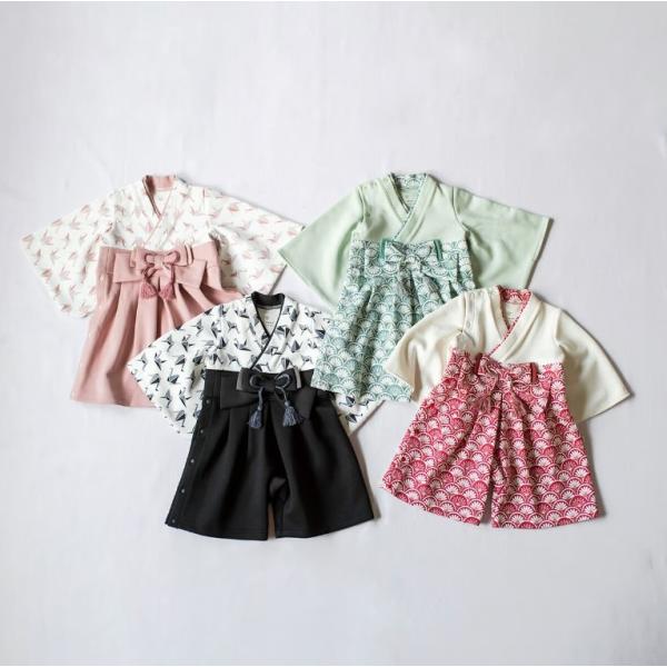 節句のイベントやお食い始め、お正月、ひな祭り、記念日の撮影など、一年を通して、特別な日のおめかしにぴったりの袴デザインです。和を意識したデザインと、印象に残るカラーリングでさらに華やかに！上下繋がったロンパース型なので、これ1枚着せるだけで...