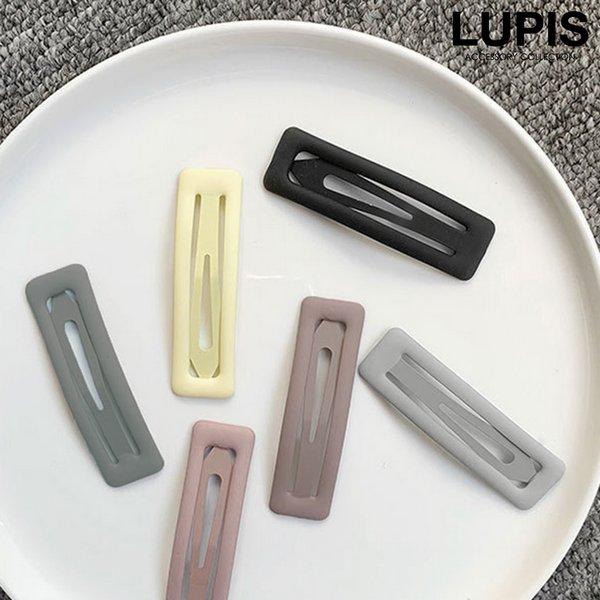 品番 : v1982サイズ : 横幅約7cm × 高さ約1.9cmその他 : モニター・撮影環境により実際の商品と色味が異なる場合があります。商品の説明落ち着いたマットカラーが大人らしいスクエア型パッチンヘアピン。サイドアレンジやお団子、編...