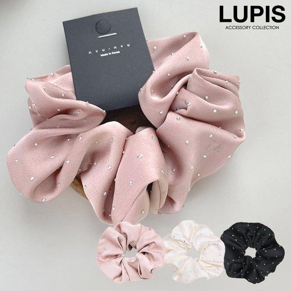 品番 : v2647サイズ : 直径約12cmその他 : モニター・撮影環境により実際の商品と色味が異なる場合があります。商品の説明小粒のシルバーパーツがキラキラと煌めくシュシュ。サテン風の光沢感がある生地で大人上品な印象に。シーンレスに活...