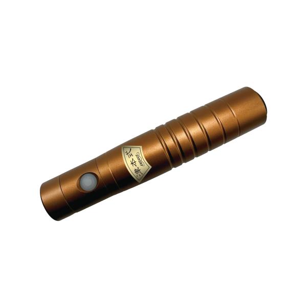 【仕様】サイズ：約28×29×143mm電池寿命：連続点灯2時間充電時間：約5時間光源：紫外線LED×1個波長：365nmUV強度：約17mW/cm3質量：約150g防水性：IPX7付属品：USB充電ケーブルCタイプ【注意点】・点灯状態のま...