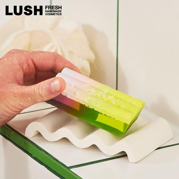 LUSH ベイクド アラスカ M ソープ 固形石鹸 ボディソープ クリスマス 数量限定 ギフト プレゼント 柑橘 シトラス 香り 保湿 ラッシュ 公式