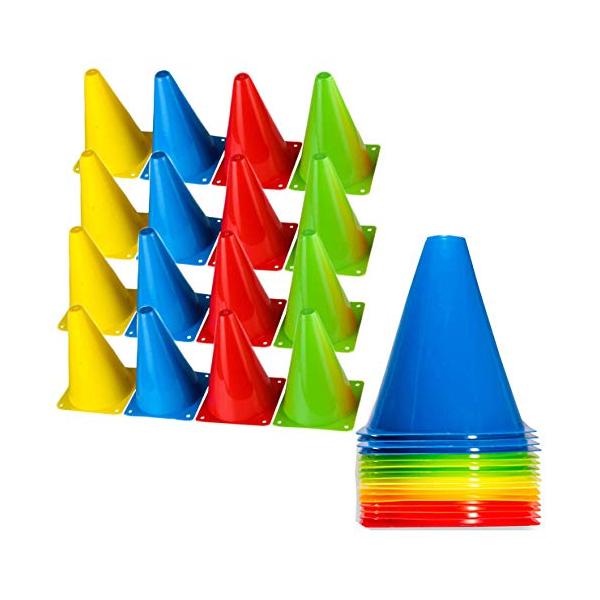 製品仕様：高さ約18cm、底面約13.5×13.5cm、ミニサイズで個人の練習にピッタリです。・使いやすい：ミニコーンは赤、青、緑、黄色い全4カラーで各カラーには4本があり、とても使いやすマーカーコーンです。・耐久性抜群：カラーコーンは柔軟...