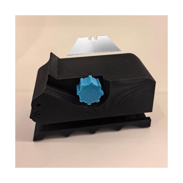 ブラック/-/-・Color:ブラック・DIY猫の爪研ぎ用段ボールカッターこの猫爪とぎ用段ボールカッターどカッターの刃は付属しており、猫の爪とぎやその他の猫 家具を手作りすることで、創造的なDIY体験を楽しむことができます。廃段ボールを再利...