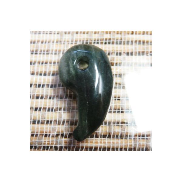 勾玉 グリーンルチルクォーツ 30×15mm 1個売