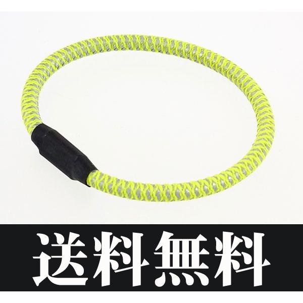 【商品詳細】●状態新品●特徴二つの役割で、安心・安全1.触れて除電【タッチ！】 　本品をドアノブ等の金属部分に接触させると除電(軽減)します。2.光を強力に反射します。　夜間、ヘッドライトに強力に反射して安全に身を守ります。●サイズ長さ：約...