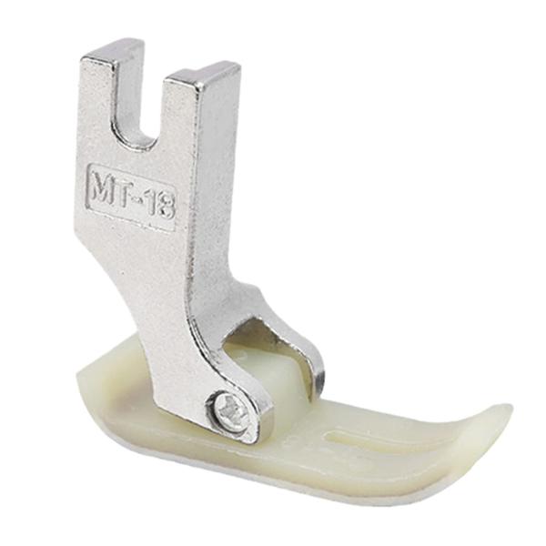 1、押さえの底面が2層のテフロン素材で出来ています。2、 テフロンでできているので滑りやすく、ビニール、合皮、皮革などの滑りにくい素材を縫う時に使用します。3、生地送りがスムーズになり、キレイに仕上がります。4、この押えは、職業用ミシン、工...