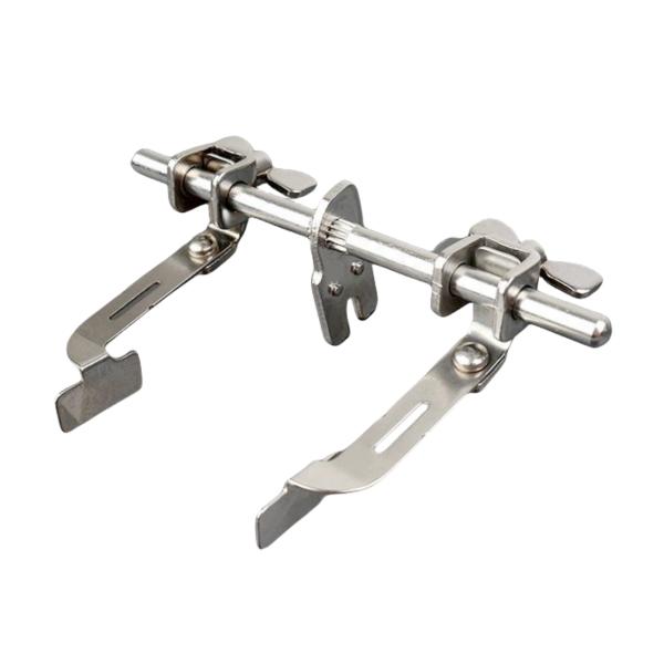 1、ミシン押さえ部分を外し、そこに押さえと一緒に挟み込んで使用します。2、ガイド部分が押さえの左側と右側についているタイプになります,左右どちらも調節可能，左側は約4 cm、右側は約3 cm調節可能。3、 工業用、職業用ミシン取りけ可能なス...